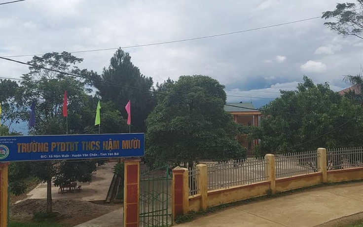 Sập cổng trường học ở Lào Cai, 2 anh em ruột tử vong