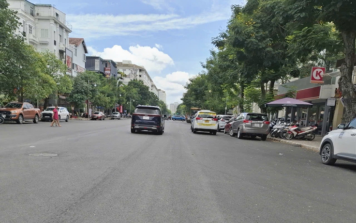 Nguy hiểm khi đường chưa có vạch kẻ phân làn