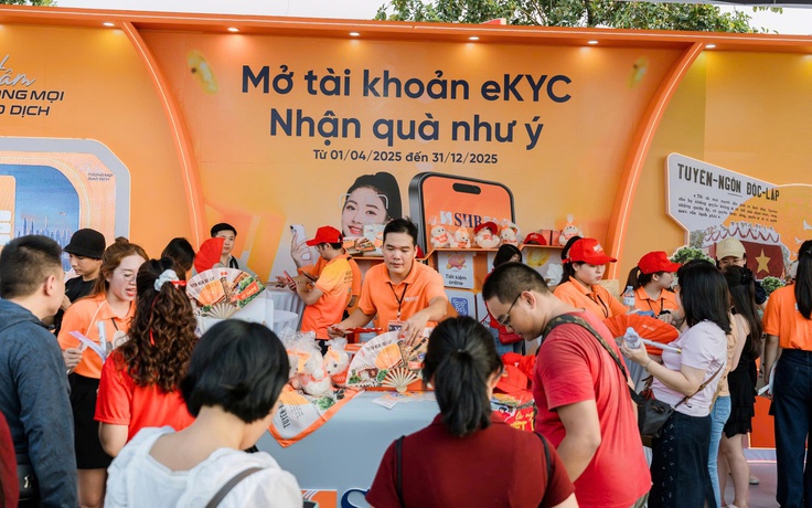 V Fest tưng bừng, giới trẻ check-in tại ‘góc sống ảo’ của SHB