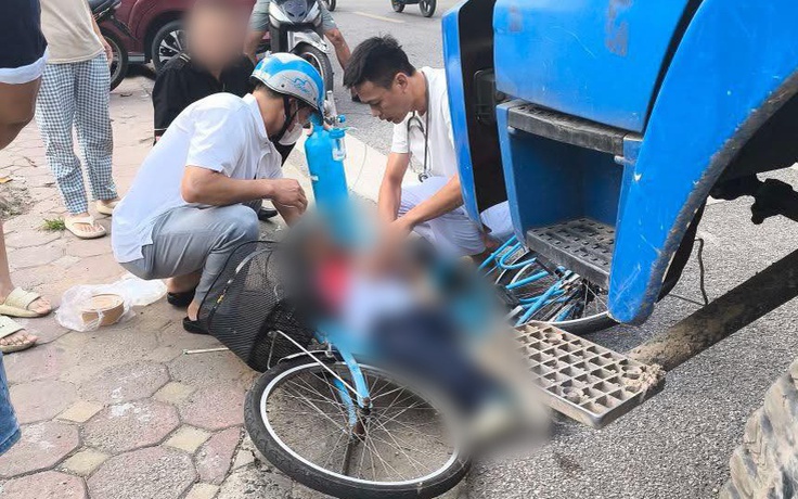 Nam sinh Hà Nội tử vong sau va chạm với xe tải trước cổng trường