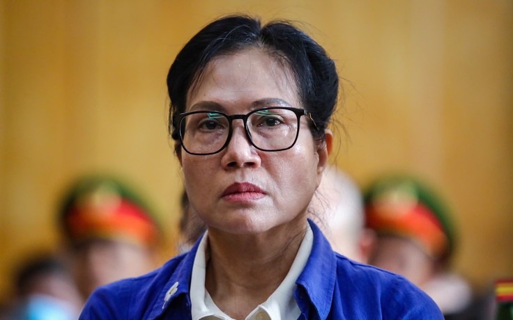 Áp giải cựu Tổng giám đốc SJC Lê Thúy Hằng và 15 bị cáo ra xét xử