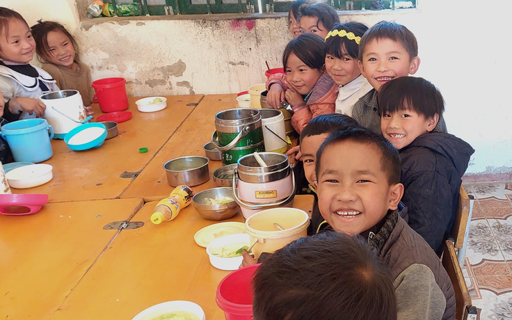 Chung dòng máu Lạc Hồng: Đem cơm, nước sạch đến vùng sâu, vùng xa