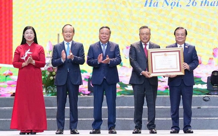 Hà Nội nhận Huân chương Lao động hạng nhất