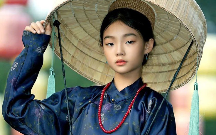 Phong cách thời trang ấn tượng của diễn viên nhí 'Đồi hành xác'