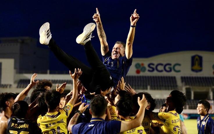 Thuyền trưởng đội U.17 Việt Nam giúp U.17 Hà Nội vô địch quốc gia 