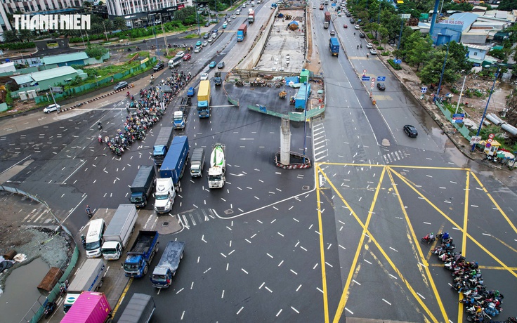 Xóa vạch kẻ đường như ma trận ở nút giao An Phú