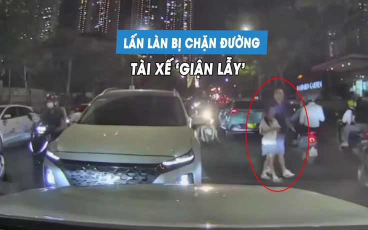 Chạy ngược chiều bị chặn lại, tài xế ngang nhiên đỗ xe giữa đường rồi bỏ đi