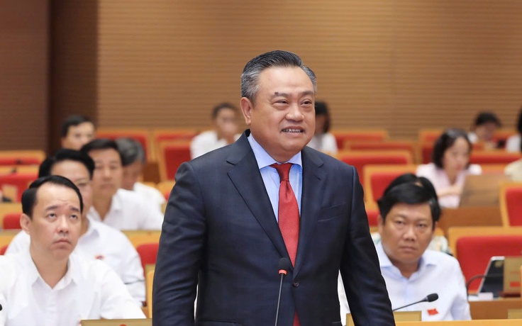 Chủ tịch Hà Nội: Ở vài việc, có cán bộ cảm thấy 'thành phố muốn ôm về'