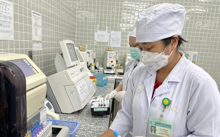 Chi phí xét nghiệm tiêu tốn gần 30.000 tỉ đồng mỗi năm