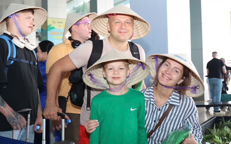 Hơn 30 chuyến bay đưa khách Nga đến Khánh Hòa mỗi tuần, du lịch khởi sắc