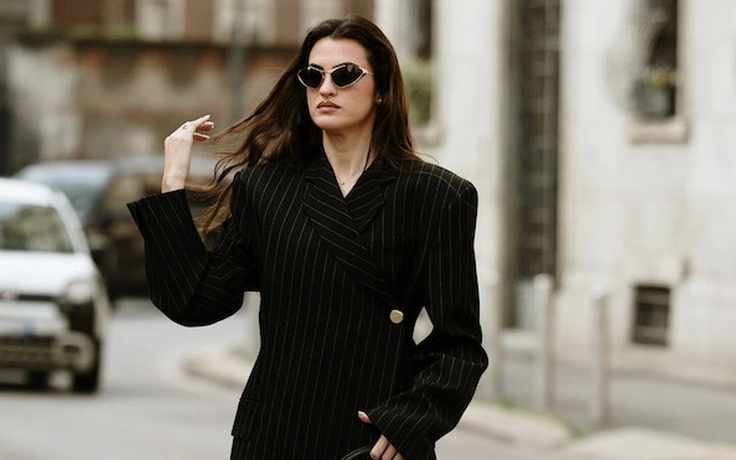 Những bộ trang phục mùa thu nên thử với giày cao gót trắng