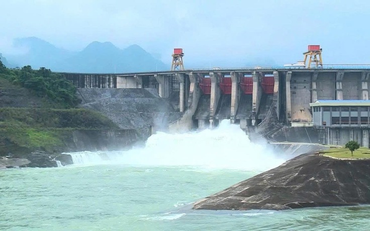 Thủy điện Tuyên Quang mở 6 cửa xả lũ