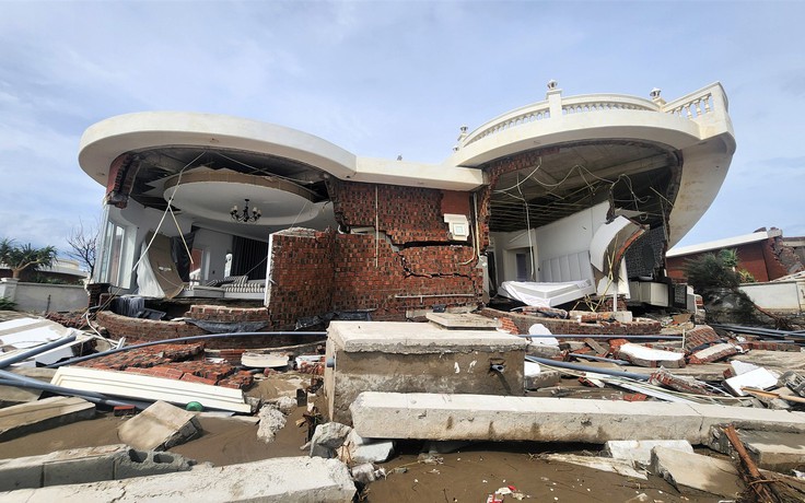 Cận cảnh khu nghỉ dưỡng hàng trăm tỉ bị đổ sập do bão số 10