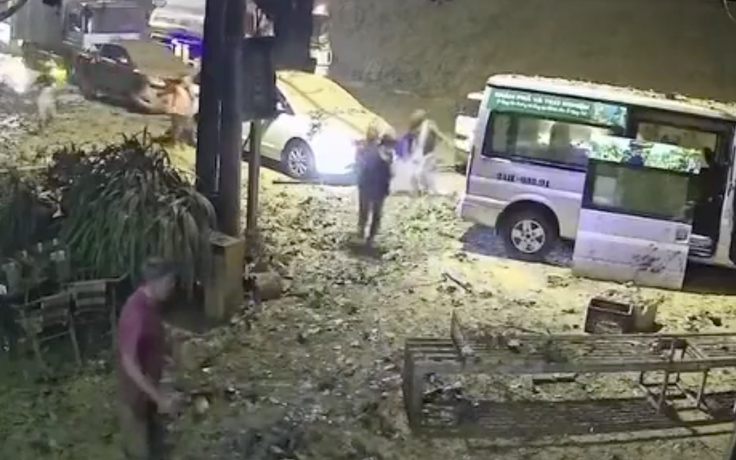 Lào Cai hứng chịu hoàn lưu bão số 10, sạt lở đất, nhiều người tháo chạy