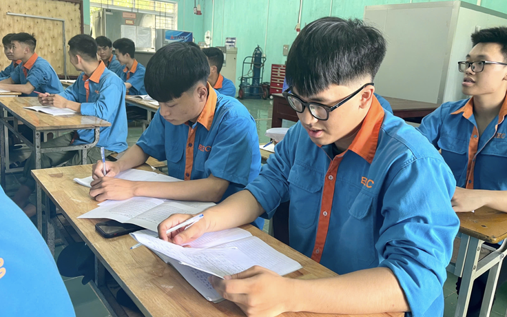 CĐ còn nhiều ngành trống chỉ tiêu: Nghịch lý 'ngành cần - người không học'