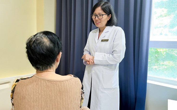 Tự mua thuốc theo toa cũ uống 1 năm, cụ bà bị rối loạn nhịp tim chậm