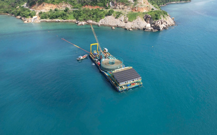 Cáp ngầm xuyên biển đưa điện ra Côn Đảo đóng điện