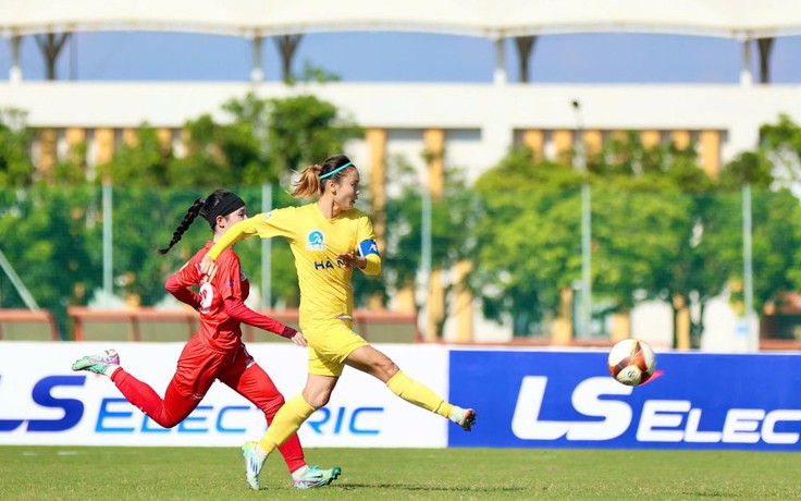 Hà Nội có 3 điểm ngày khai màn giải nữ, Bích Thùy tỏa sáng nhưng Thái Nguyên vẫn chịu chia điểm