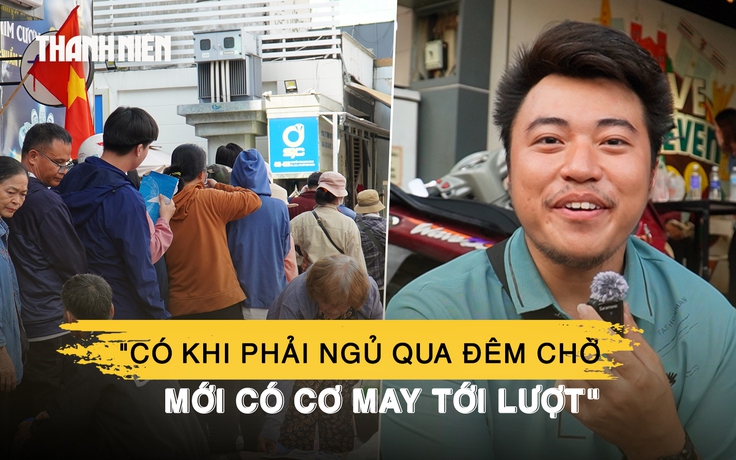 Xếp hàng 9 tiếng chờ mua vàng
