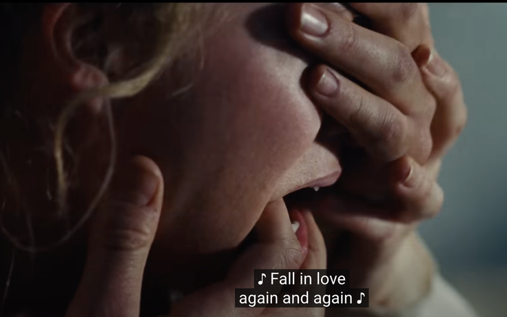 'Đồi gió hú' phiên bản mới ngập cảnh nóng