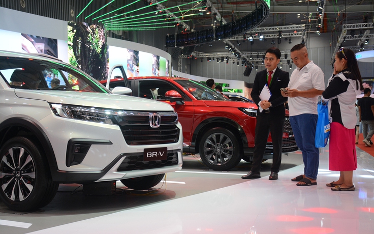 Vào tháng Ngâu hãng xe tăng ưu đãi, nhiều ô tô giảm giá cả trăm triệu đồng