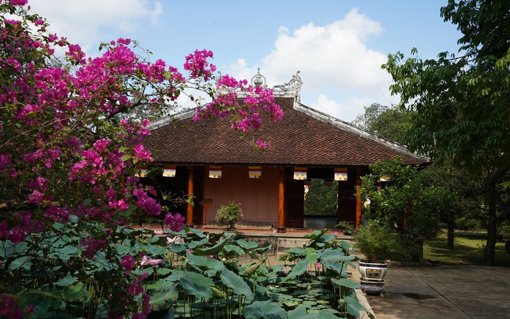 Rằm tháng 7 về chùa Tăng Hội bên sông Buông: Chốn an yên giữa tiếng chuông lời kinh