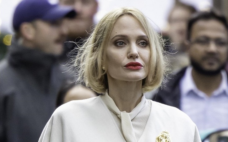 Angelina Jolie ngày càng khó nhận ra với gương mặt hốc hác