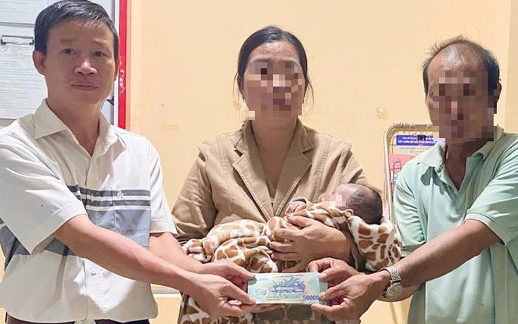 Đồng Nai: 2 mẹ con đoàn tụ với gia đình sau gần 1 năm 'mất tích'