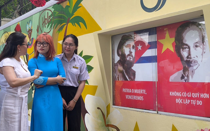 Tình hữu nghị Việt Nam - Cuba thể hiện qua tranh tường