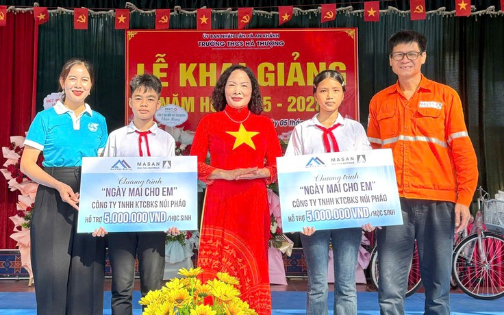 Núi Pháo trao học bổng ‘Ngày mai cho em’ tiếp sức học sinh nghèo đến trường