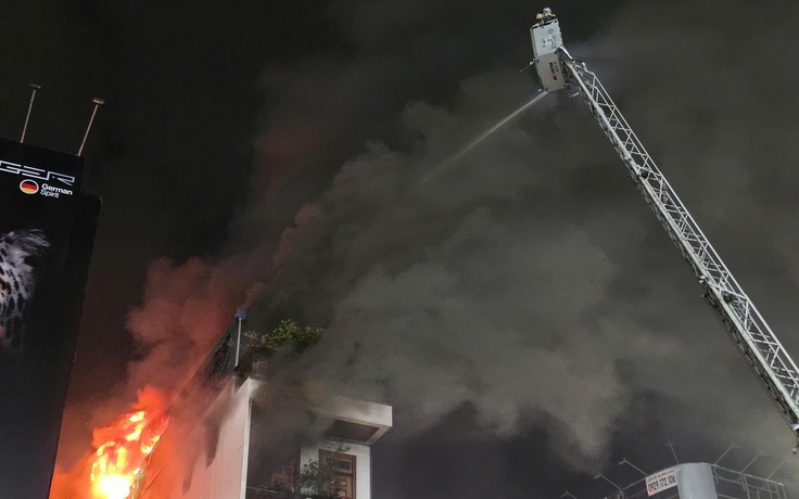 Khánh Hòa: Cháy nhà 4 tầng tại vòng xoay Mả Vòng, P.Nha Trang