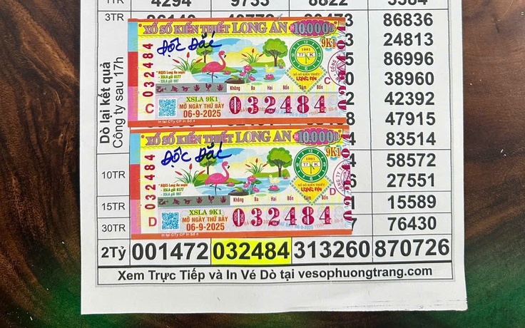 Giữ lại 2 tờ, người bán dạo bất ngờ trúng độc đắc xổ số miền Nam