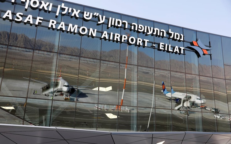 Đang thọc sâu tấn công thành phố Gaza, Israel bất ngờ bị tập kích tại sân bay