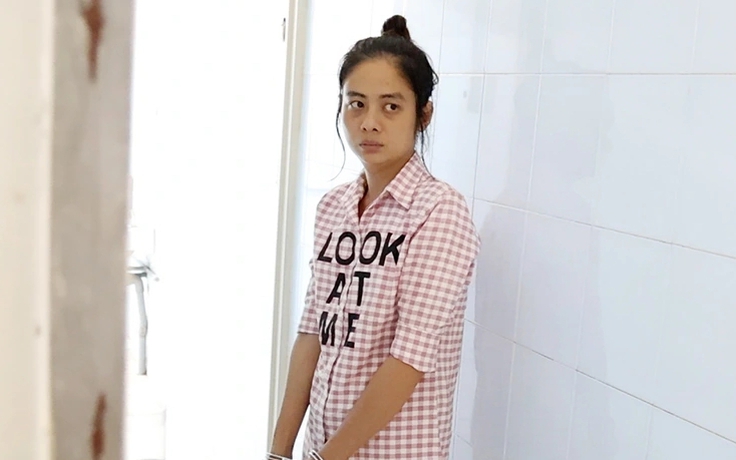 Vào trường tiểu học cướp vàng của học sinh