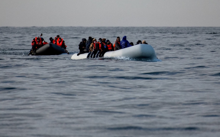 Anh xem xét đưa dân nhập cư lậu vào khu quân sự