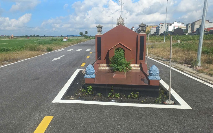 Chủ tịch xã nói về việc ngôi mộ nằm giữa đường ở Hải Phòng