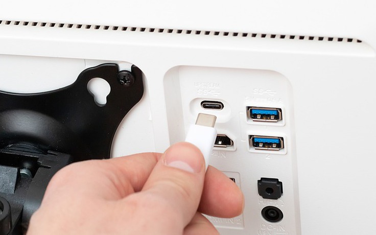 Mục đích của cổng USB trên màn hình máy tính để làm gì?