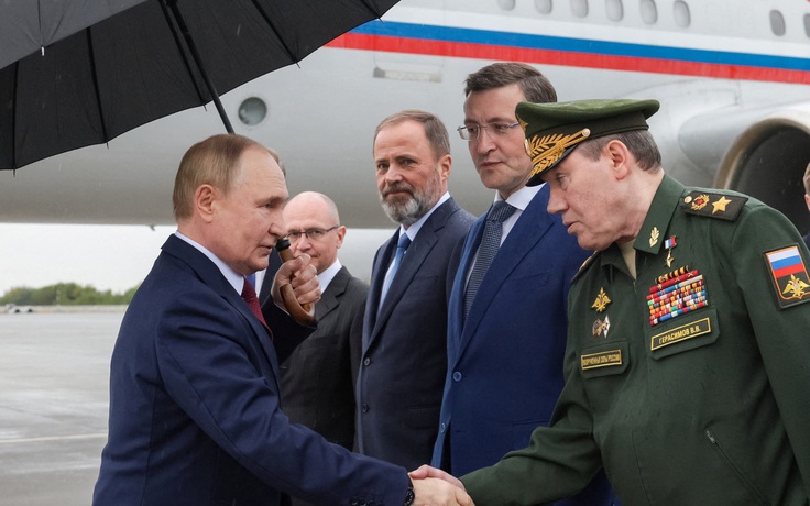 Ông Putin trao Huân chương Dũng cảm cho tư lệnh chiến dịch ở Ukraine