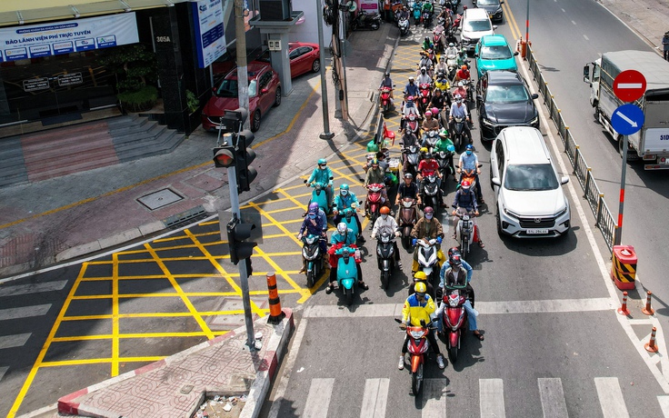 TP.HCM thêm vạch mắt võng ở giao lộ, người dân được rẽ phải khi đèn đỏ