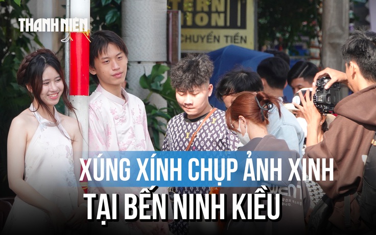 Giới trẻ xúng xính áo quần về Bến Ninh Kiều chụp ảnh đầu năm