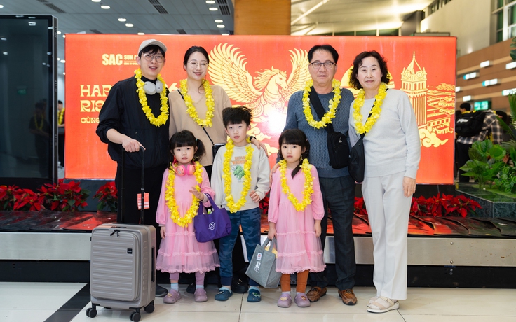 Phú Quốc, Gia Lai tưng bừng đón chuyến bay 'xông đất' đầu năm