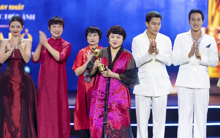 Phim 'Mưa đỏ' đại thắng tại Ngôi sao xanh