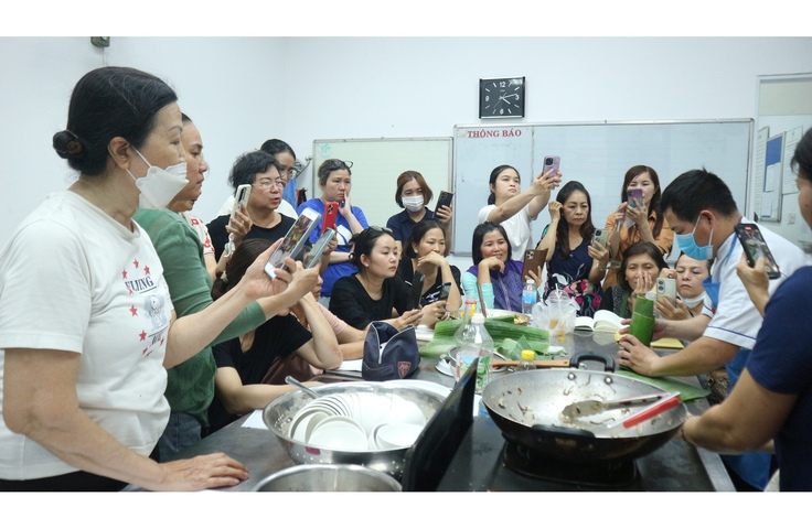 Các lớp học nấu món tết đắt sô, học viên đứng kín chỗ