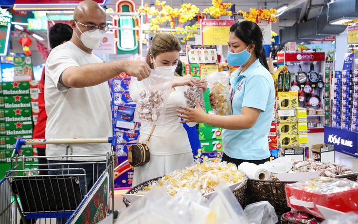 Khởi động mùa mua sắm Tết Bính Ngọ