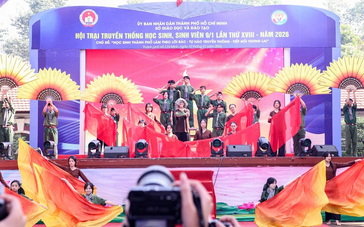 Hàng chục ngàn học sinh mừng Ngày truyền thống học sinh, sinh viên Việt Nam