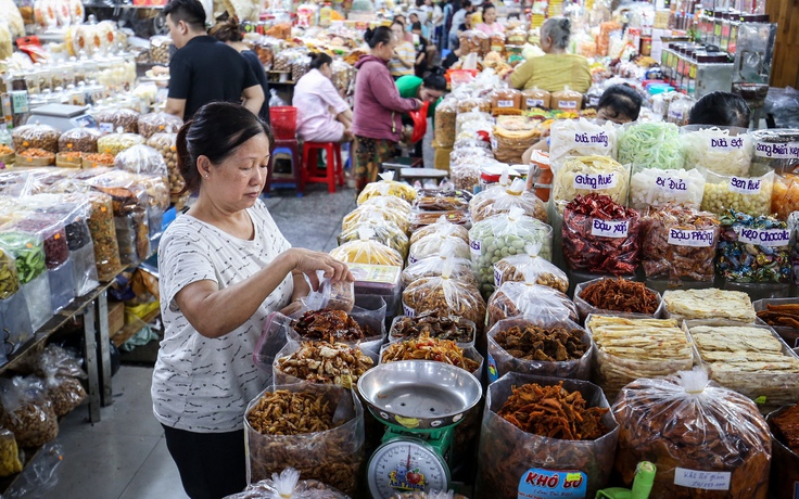 Tránh biến động giá cả hàng thiết yếu dịp tết Bính Ngọ