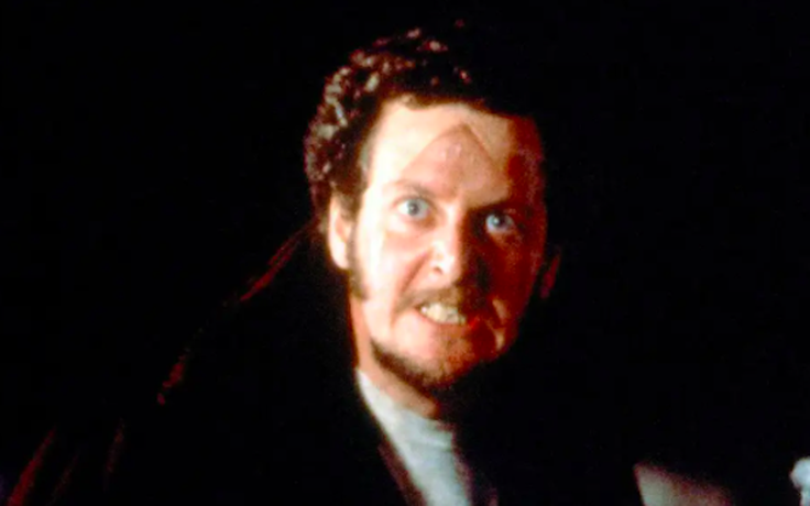 Nam diễn viên 'Ở nhà một mình' bị bắt quả tang mua dâm