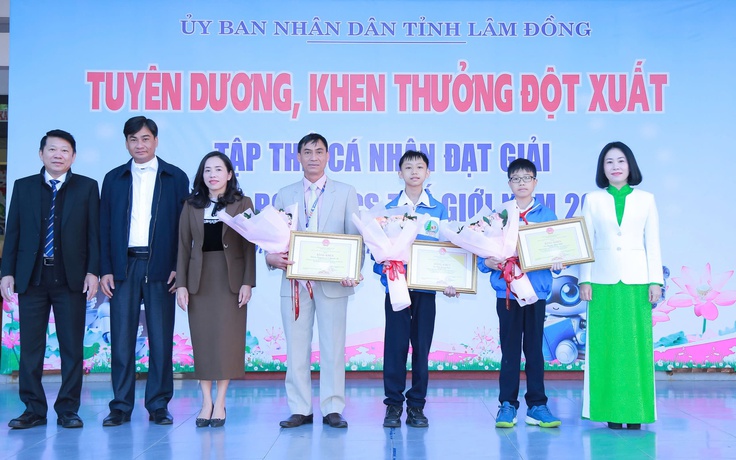 Lâm Đồng thưởng 'nóng' 2 học sinh đoạt huy chương vàng World Robot Contest Final 2025