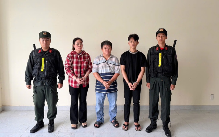 Công an TP.HCM bắt chủ lò sản xuất mì tươi 'ngậm' hàn the, tuồn ra thị trường 800 tấn