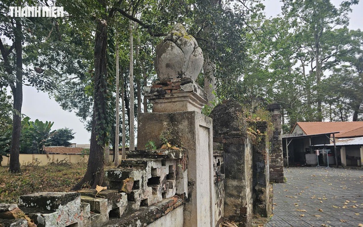 Tường thành cổ hàng trăm năm tuổi trong đình thần ở TP.HCM: Có bị lãng quên?